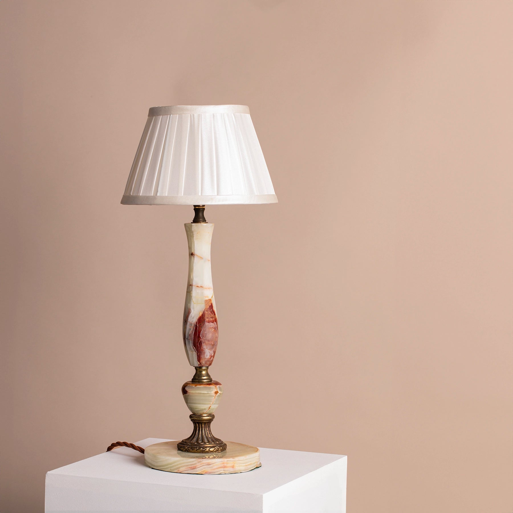 Mid-century white and red onyx antique brass table lamp – medium.